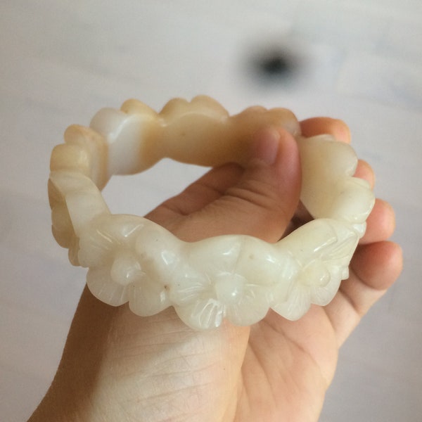 56.7mm 100% natural light yellow/white Quartzite (Shetaicui jade) carved galsang flower(格桑花) bangle XY68