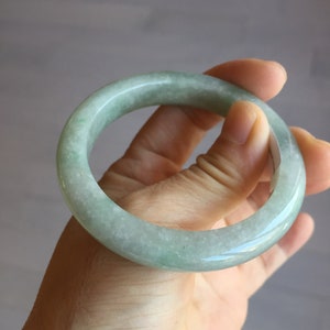 Bracciale rigido in giadeite verde chiaro/grigio certificata, 100% naturale, 52 mm AX130-0235