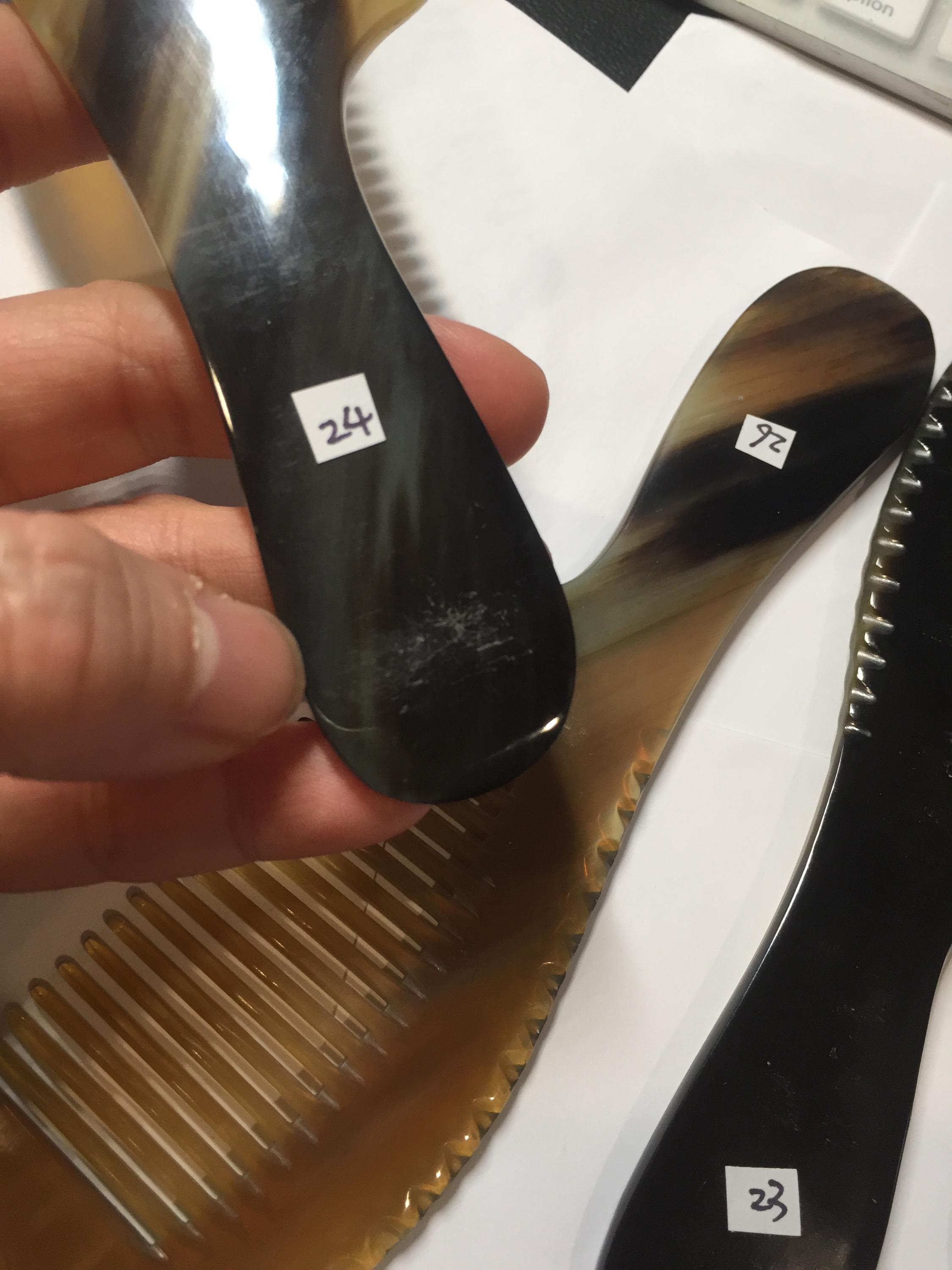 15.5cm 100%天然黒黄色バッファローホーンコーム（傷あり）グループAW9