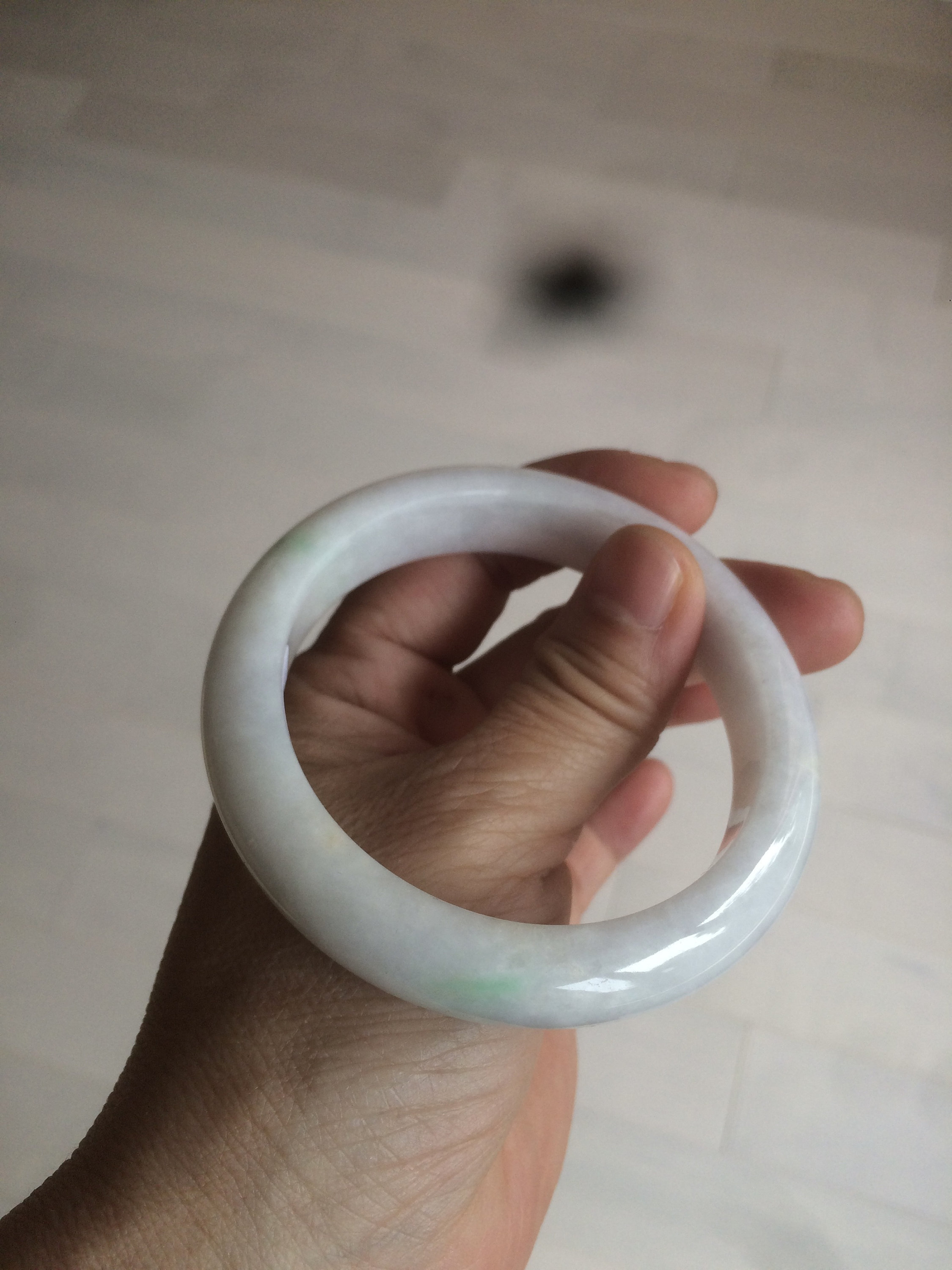 翡翠 バングル 緑色と白色 57 mm 認定タイプ A 100% 天然サニーグリーン/ホワイト ジェダイト