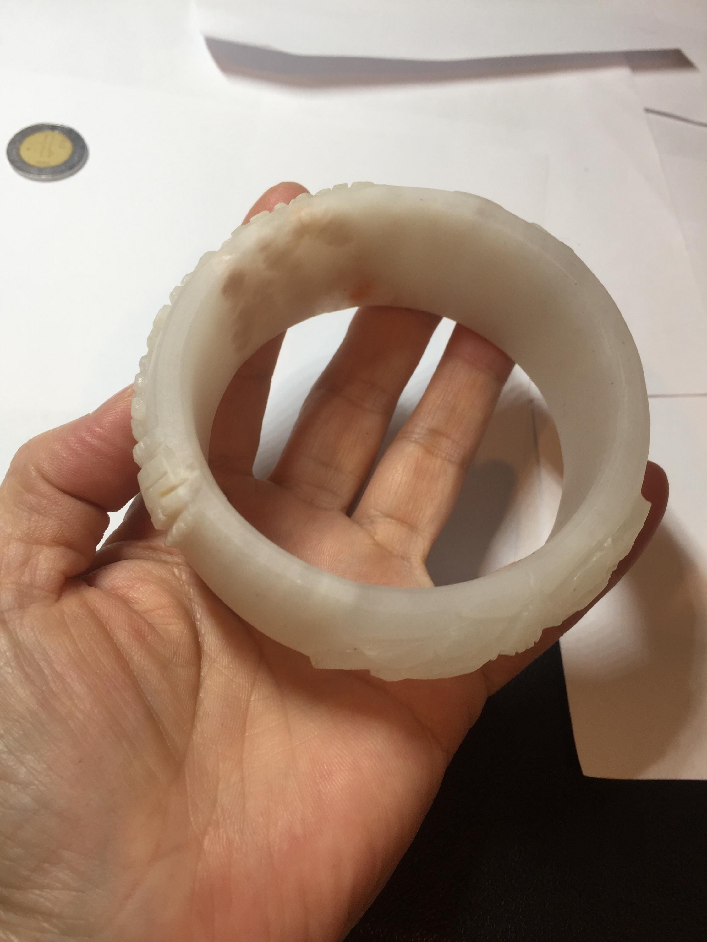 62 mm 100%天然ホワイトライトピンクの花の彫刻が施されたクォーツ