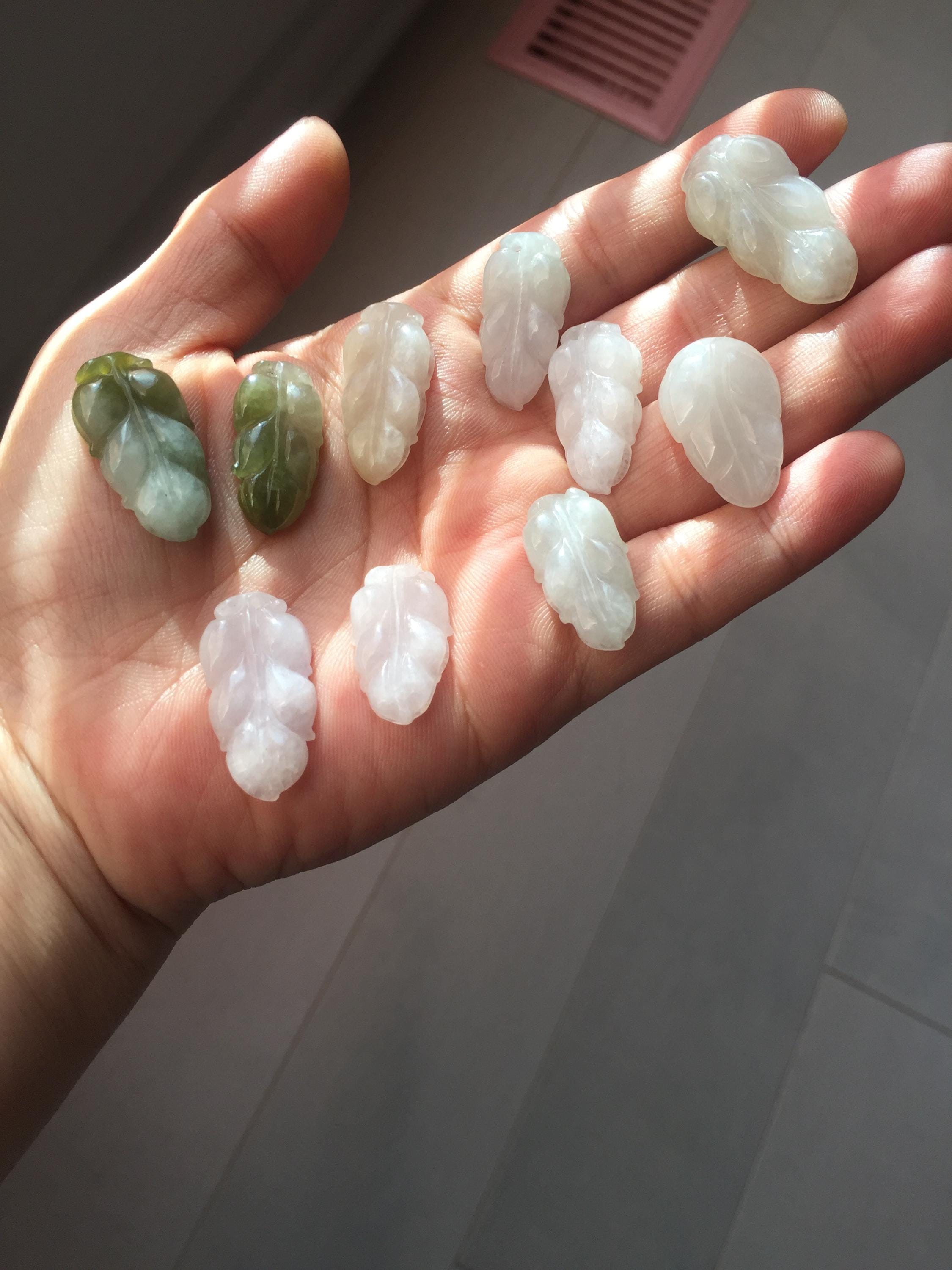 100%天然タイプA、氷のような水のような白紫緑の翡翠の葉ペンダント