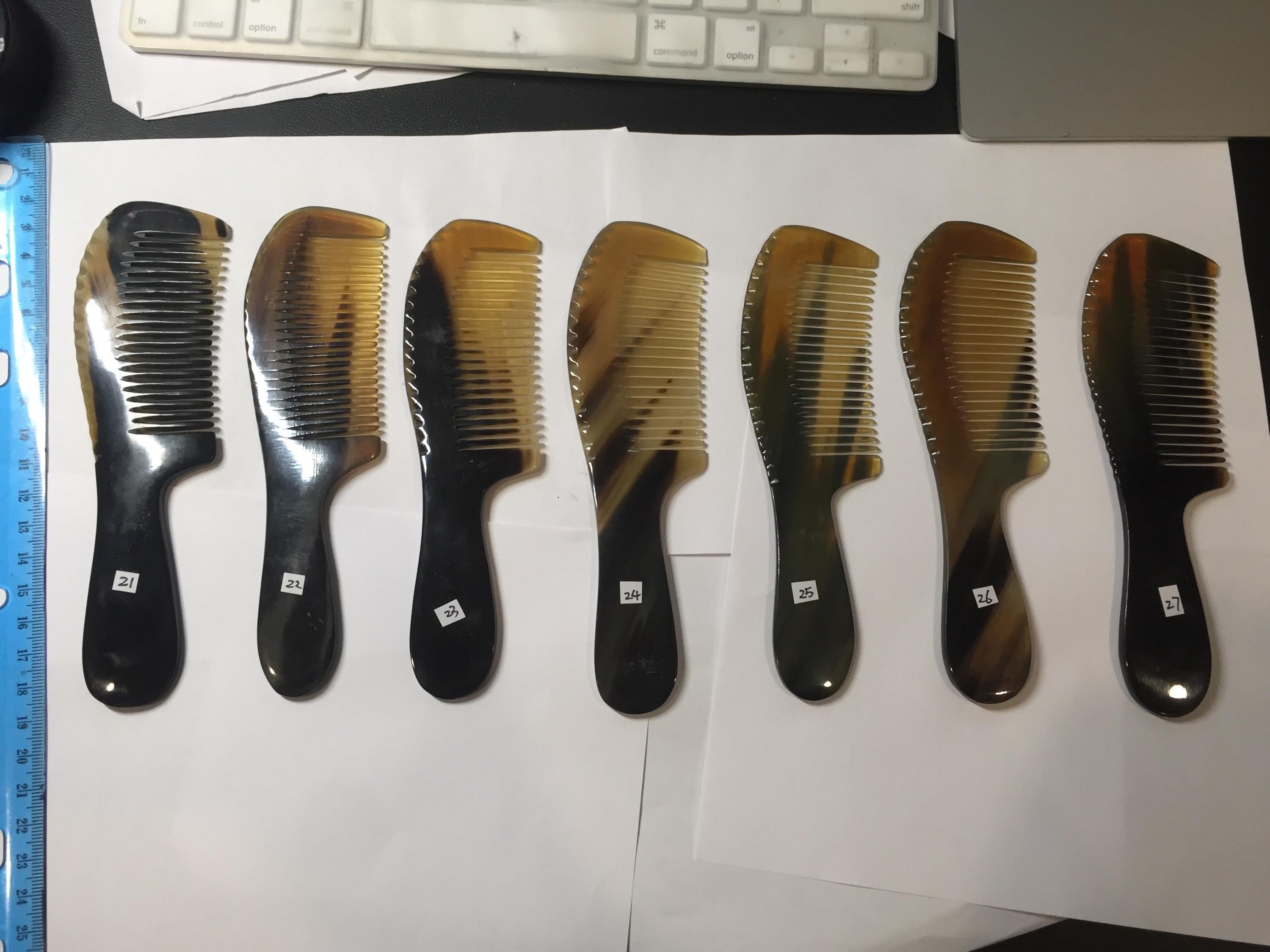 15.5cm 100%天然黒黄色バッファローホーンコーム（傷あり）グループAW9