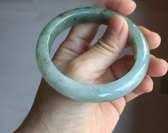 57,9 mm certifierad typ A 100 % naturlig grön/grå/svart knubbig jadeitarmband PB240-9525