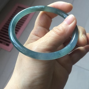 翡翠　ジェイダイト　バングル Amazon.co.jp: 中国産天然ジェダイト 翡翠バングルブレスレット
