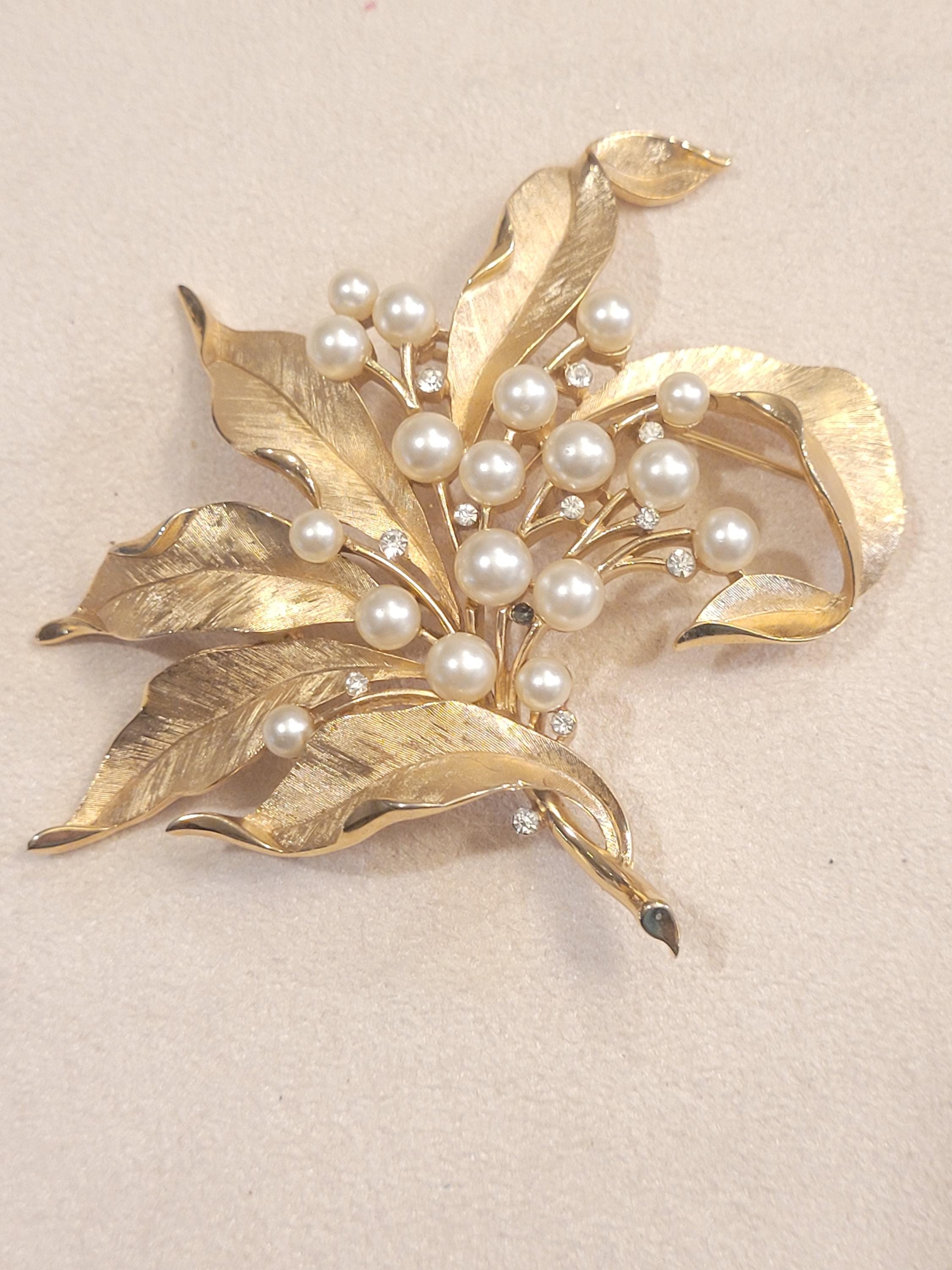 Trifari flower brooch - Etsy 日本