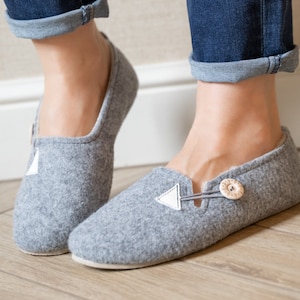 Ready to ship,Winter slippers,Gift for women,Felt women slippers,Women slippers,Christmas gift,Slippers  women,Wool slippers,Women shoes