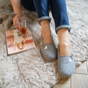 Ready to ship,Warm slippers,Felt slippers,Winter slippers,Gift for her,Women slippers,Women warm slippers,Christmas gift,Wool slippers