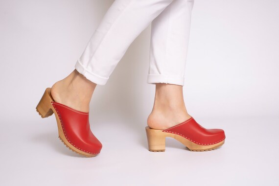 womens summer clogs