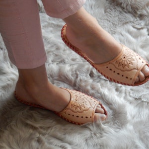 Pantoufles en cuir,Pantoufles pour femmes,Cadeau pour elle,Chaussures d’été pour femmes,Chaussures en cuir pour femmes,Pantoufles faites main,Mules en cuir,Pantoufles pour femmes