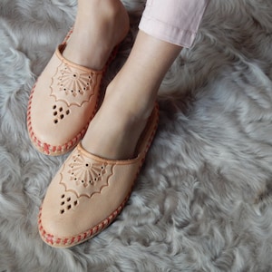 Pantoufles pour femmes,Pantoufles en cuir,Chaussures de maison pour femmes,Pantoufles avec semelle,Cadeau pour elle,Cadeau de Noël,Chaussures pour femmes,Mules en cuir,Chaussures en cuir