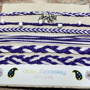 Inspiriert von Niagara, NYU, Furman, High Point, Northwestern, Holy Cross, Scranton, Amherst, College Bracelets, Purple & White Stack