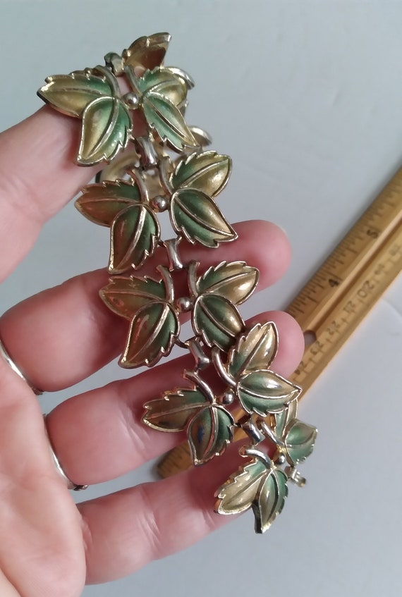 Vintage gold tone leaf bracelet