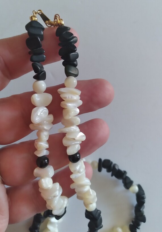 Mother of Pearl and black onyx necklace - image 5