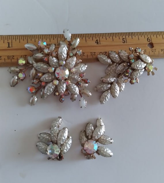 Vintage Rhinestone and pearl pin and earrings set - image 1