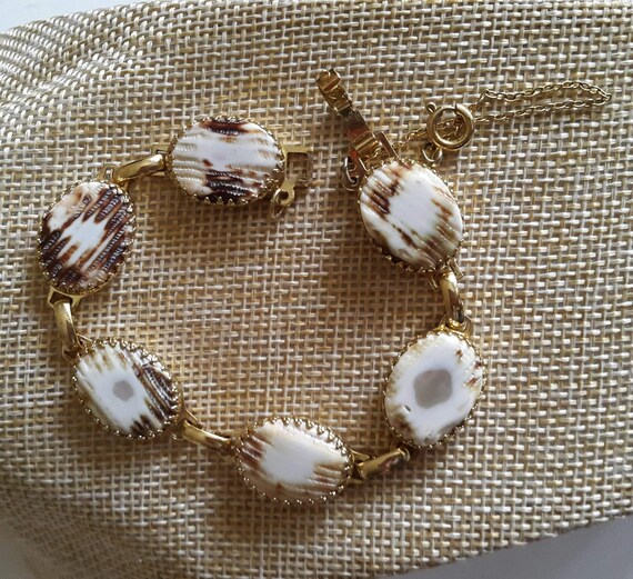 7" Gold tone shell bracelet - image 1