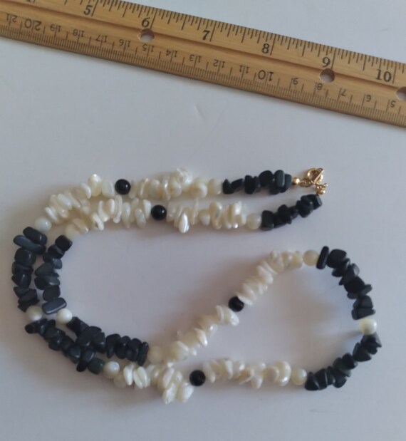 Mother of Pearl and black onyx necklace - image 3