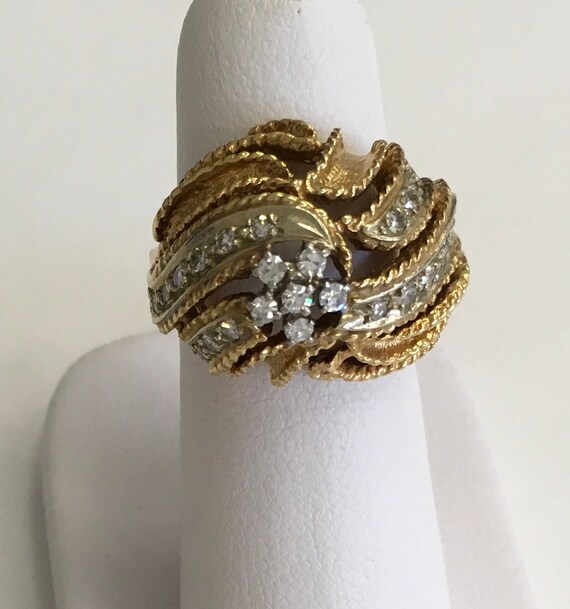 Dome ring with leaf pattern - image 1