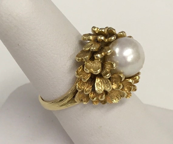 Pearl and 18 kt yellow gold dome ring - image 2