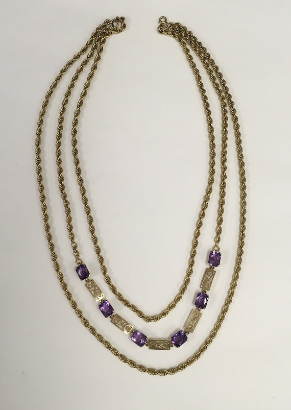 Amethyst and yellow gold three strand chain neckla