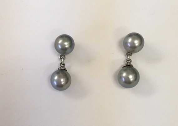 Grey pearl drop earrings - image 1