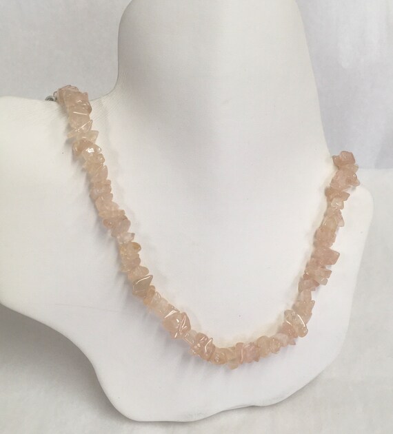 Rose quartz pebble necklace - image 3