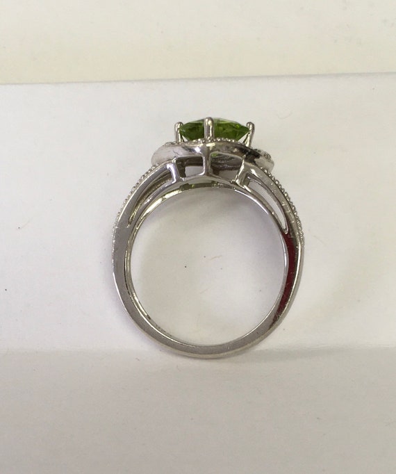 Peridot ring in sterling silver - image 4