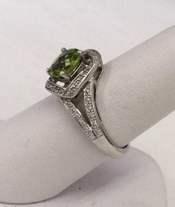 Peridot ring in sterling silver - image 3