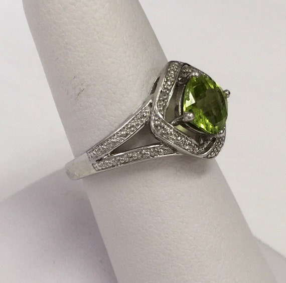 Peridot ring in sterling silver - image 2