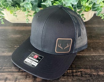 Deer Antlers Hat – Snapback or Trucker Cap for Hunters and Outdoorsmen – Rustic Wildlife Hat for Men, Nature Lovers, or Cabin Life