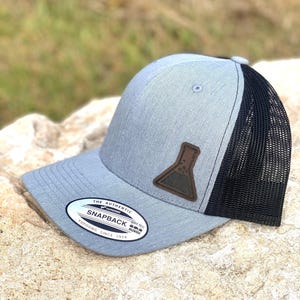 Chemist Flask Hat – Trucker or Snapback Cap with Science Beaker Design – Fun Chemistry Hat for Chemists, Science Teachers, and Lab Lovers