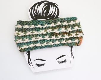 VERSANDFERTIG | Luxus Strickstirnband | Ohrwärmer | Perlenknoten Stirnband | 100% Merinowolle | Erwachsenengröße | Handgefertigtes Geschenk | Natürlich & Grün