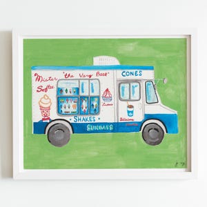 Puede incluir: Impresión enmarcada de un camión de helados blanco y azul con las palabras "Mister Softee" y "Cones". Hay imágenes de conos y helados. El fondo es verde.