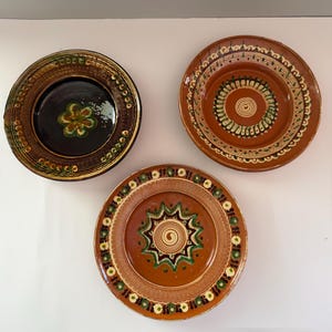 Juego de 3 platos antiguos de cerámica rumana con motivos de arte popular Oboga – Cerámica tradicional de Marin Gungulescu