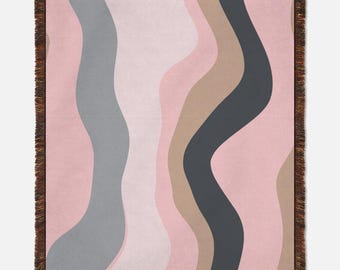 Manta tapiz tejida Pink Curves de 54" x 60".