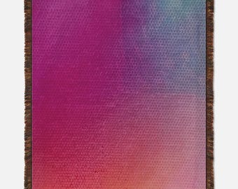 Manta de tapiz tejida en rosa fucsia, naranja y azul, 54" x 60".