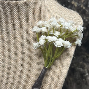 Set of 8 Baby’s Breath Boutonnières