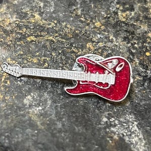 Vintage Red Guitar Enamel Pin