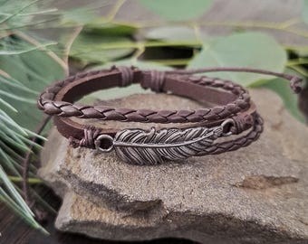 Native American Simple Feather Bracelet, Minimalist Adjustable Bracelet for Men or Women