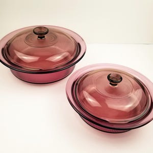 Pyrex Visions Casserole Dish - Set of 2 - 11&quot; & 9&quot;- Cranberry Pyrex Visionware Ribbed Glass Cover Casserole Dishes - Matching Set with Lids.