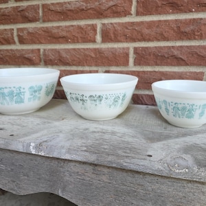 PYREX Amish Butterprint Nesting Mixing Bowls | Pyrex Cinderella | Nesting Bowls | Vintage PYREX