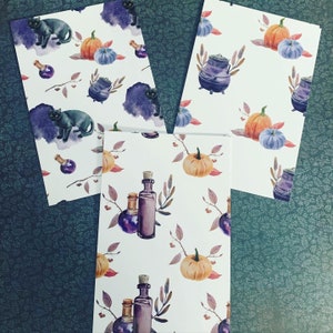 Ensemble de cartes postales d’Halloween violettes