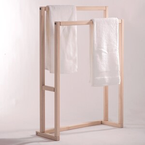 Maple towel rack, towel bar, towel rail, towel hanger - lacquered in ultra-matte. Import duties included (US)