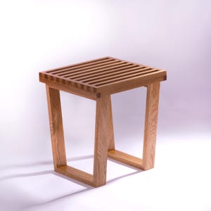 Chaise de douche en bois imperméable. Tabouret de douche en bois. Siège de salle de bain.