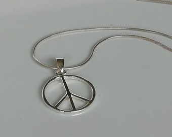 Sterling silver peace charm - Peace pendant - Hippie style charm - Silver necklace charm - Peace symbol - Bohemian charm - PD433