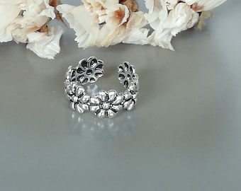Sterling silver daisy ear cuff - Ear wrap - 925 silver cartilage cuff - Pretty flower cuff - Free size ear wrap - Bohemian jewelry - E70