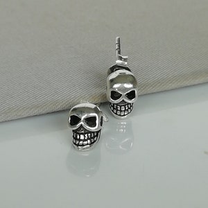 Sterling silver skull studs - Body piercing studs - Tiny ear studs - Minimalist studs - Skull earrings - Cartilage studs - NE8
