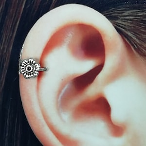Sterling silver flower ear cuff - Ear wrap - 925 silver cartilage cuff - Pretty flower cuff - Free size ear wrap - Bohemian jewelry - E212