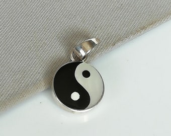 Yin yang silver charm - 10mm Good luck charm - Silver bracelet charm - Black and white yin yang pendant - Silver gift jewelry - PD772