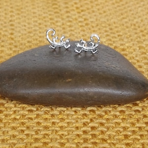 Tiny Lizard Earrings In Sterling Silver - Silver Lizard Ear Studs - Minimalist Stud Earrings - Tiny Piercing studs - Fun Ear Studs - E403